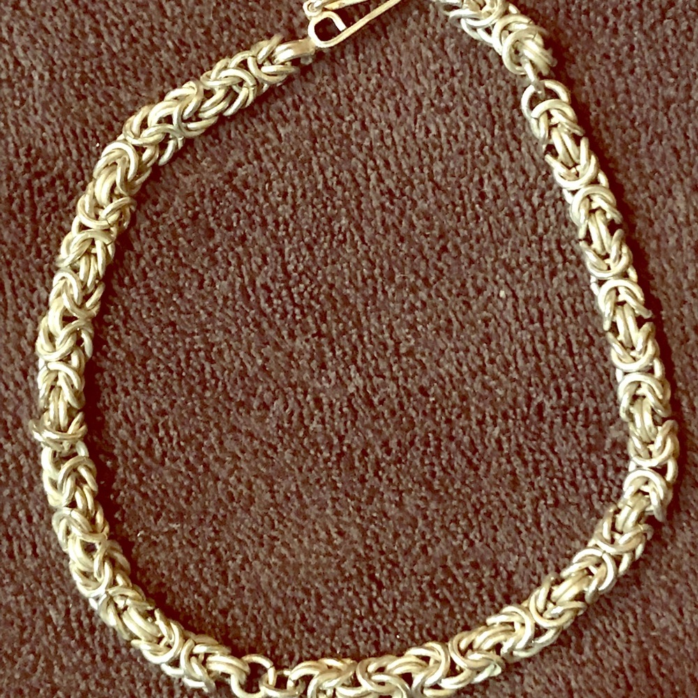 Silver vintage bracelet.